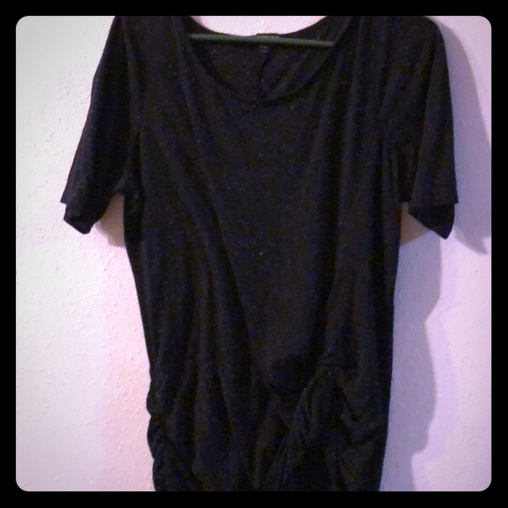 Black specked scoop neck Tee.